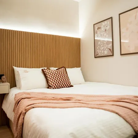 Iconic Luxury Ppg Salonic